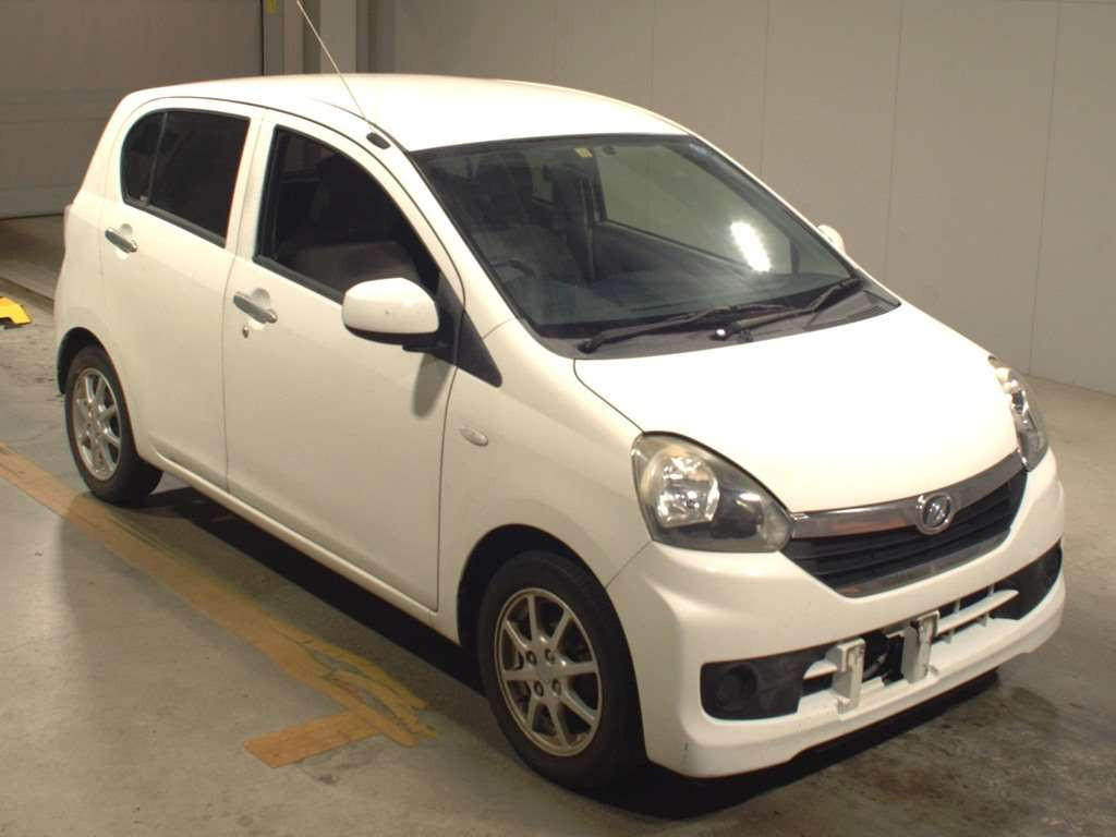 2015 Daihatsu Mira es LA300S[2]