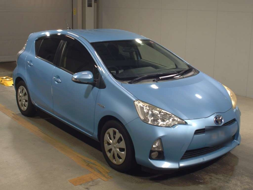 2012 Toyota Aqua NHP10[2]