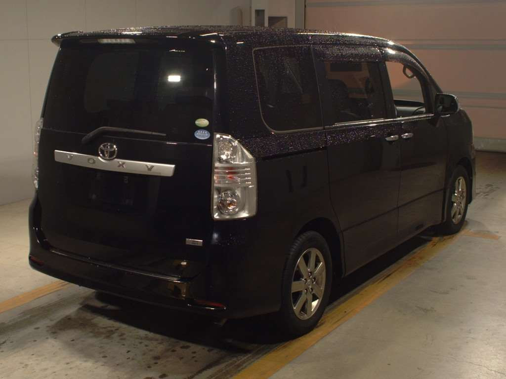 2009 Toyota Voxy ZRR70W[1]