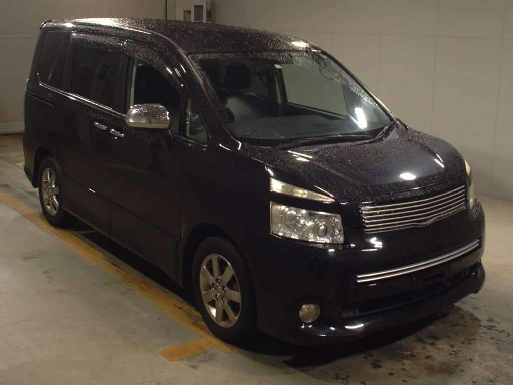 2009 Toyota Voxy ZRR70W[2]