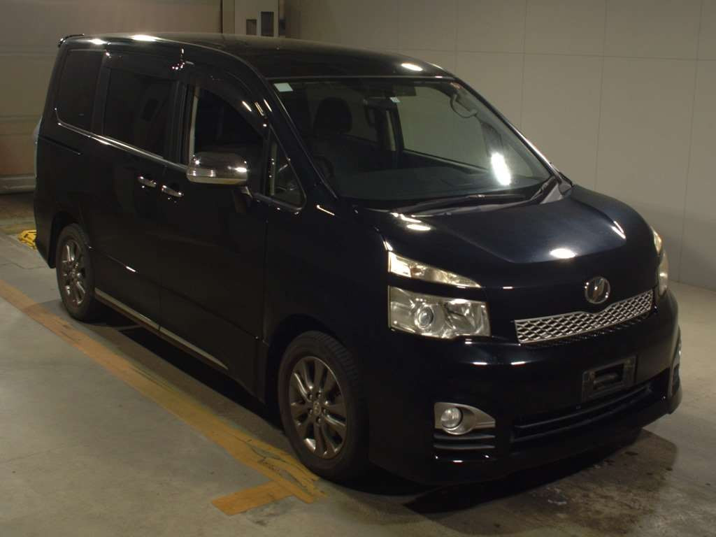 2011 Toyota Voxy ZRR70W[2]