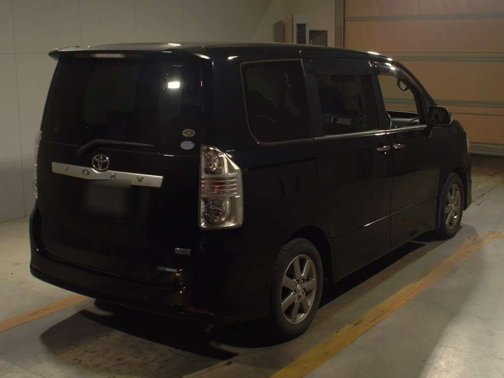 2010 Toyota Voxy ZRR70W[1]