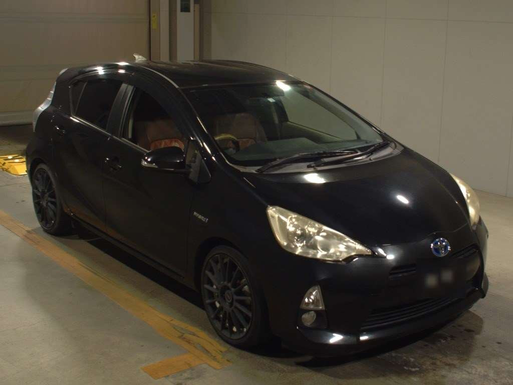 2012 Toyota Aqua NHP10[2]