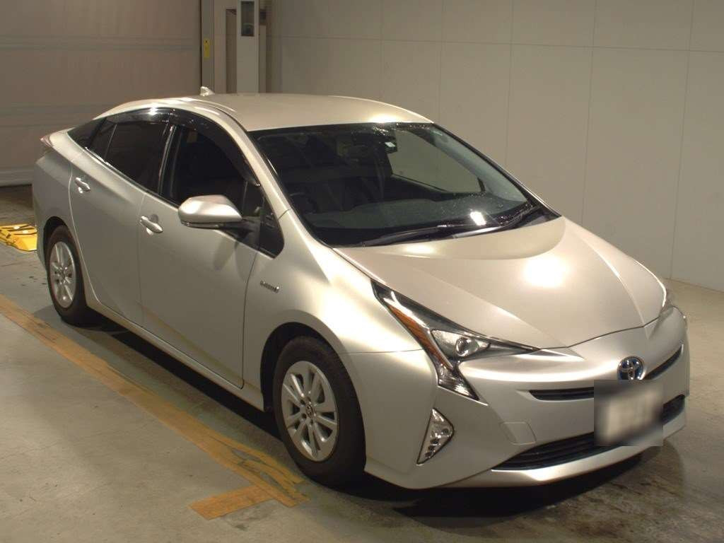 2018 Toyota Prius ZVW50[2]