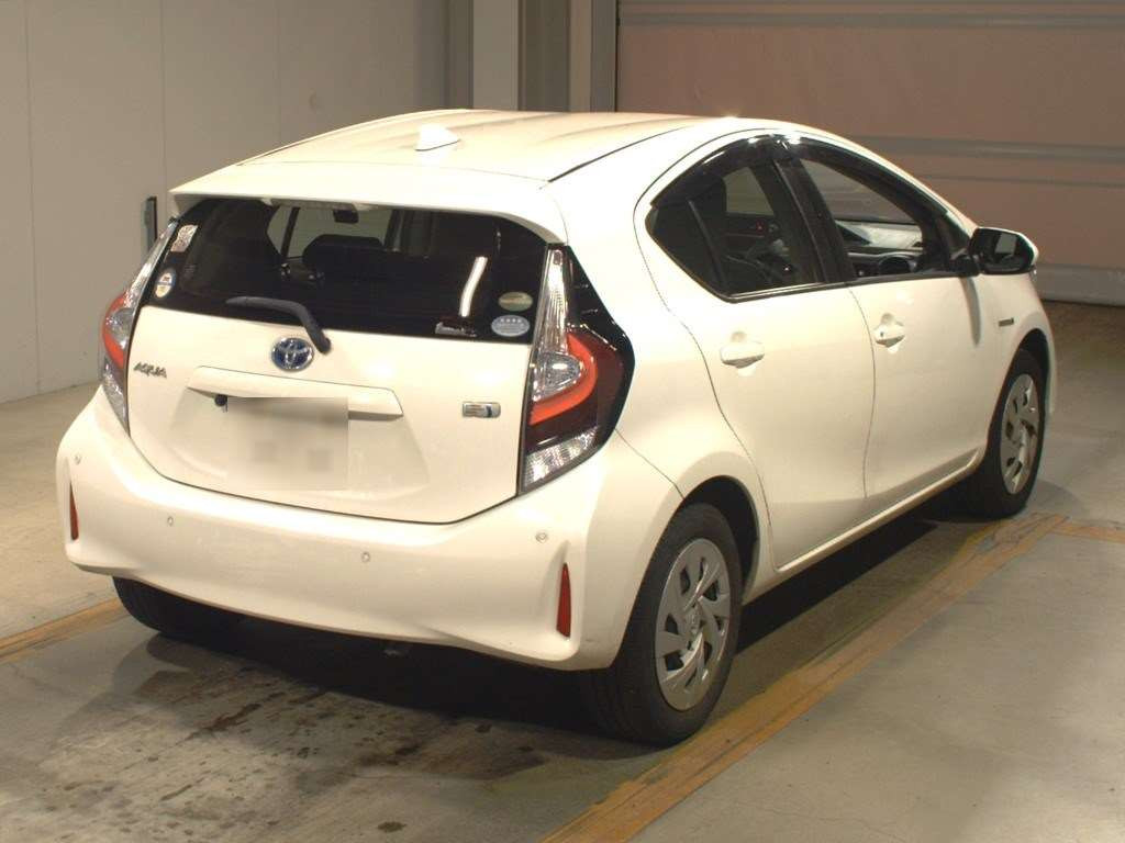 2019 Toyota Aqua NHP10[1]