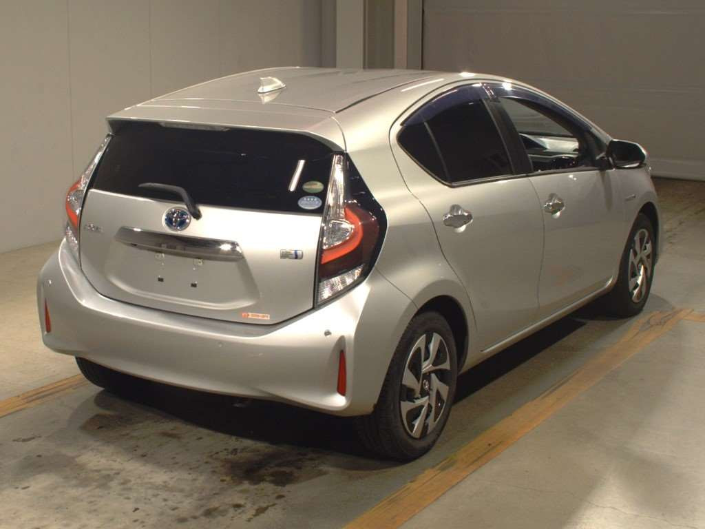 2019 Toyota Aqua NHP10[1]