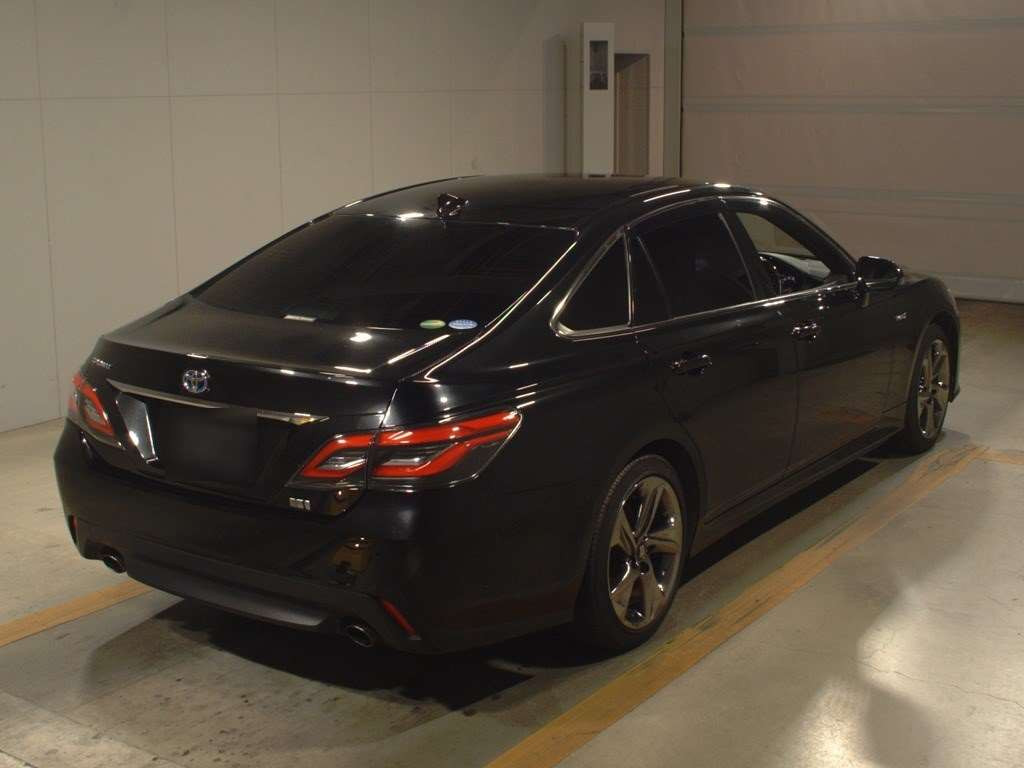 2019 Toyota Crown Hybrid AZSH20[1]