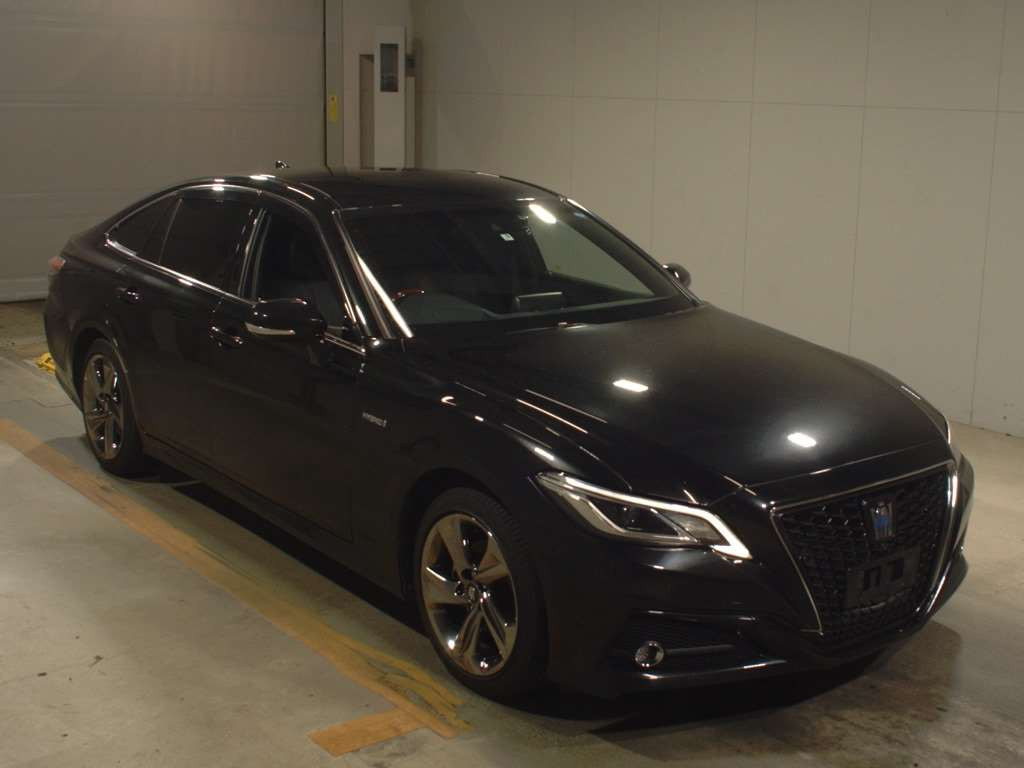 2019 Toyota Crown Hybrid AZSH20[2]