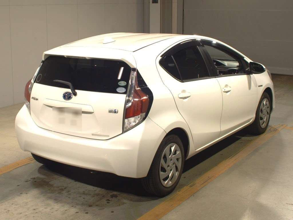 2015 Toyota Aqua NHP10[1]