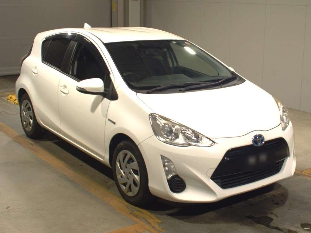 2015 Toyota Aqua NHP10[2]