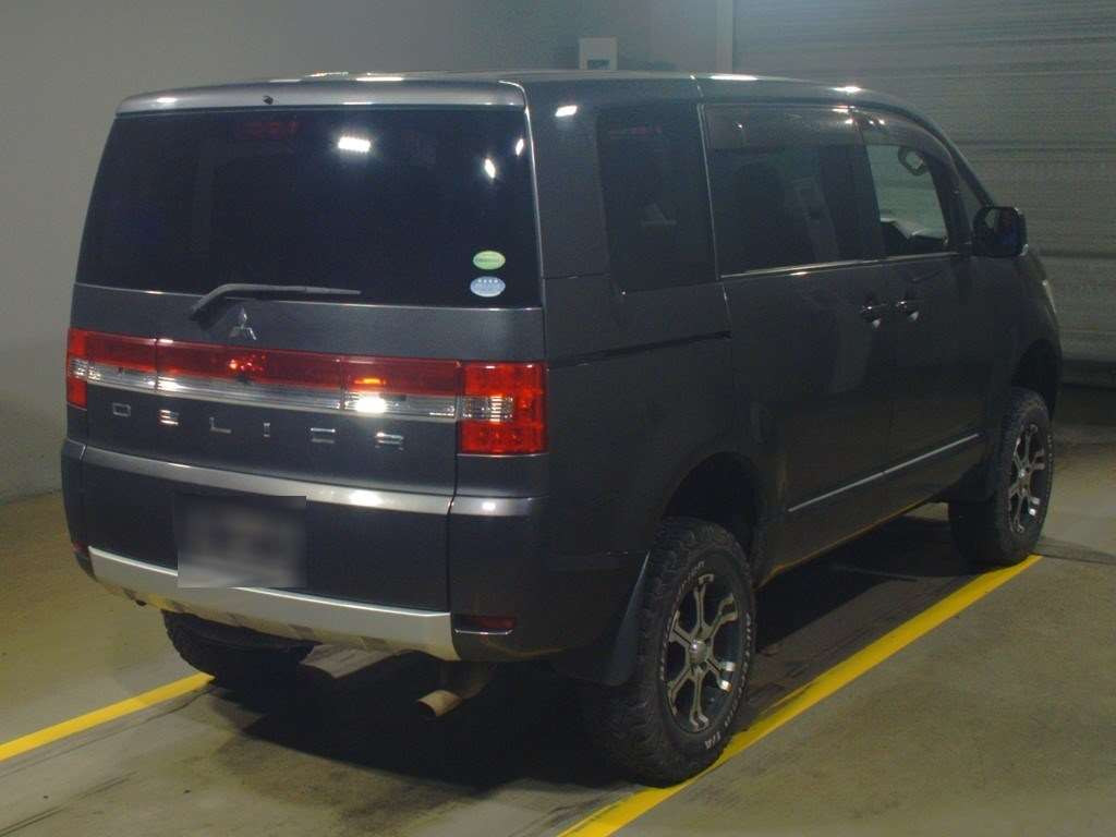 2013 Mitsubishi Delica D5 CV5W[1]