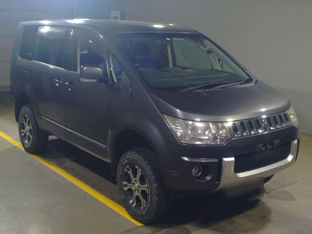 2013 Mitsubishi Delica D5 CV5W[2]