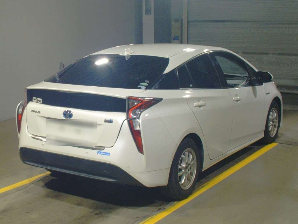 2016 Toyota Prius ZVW50[1]