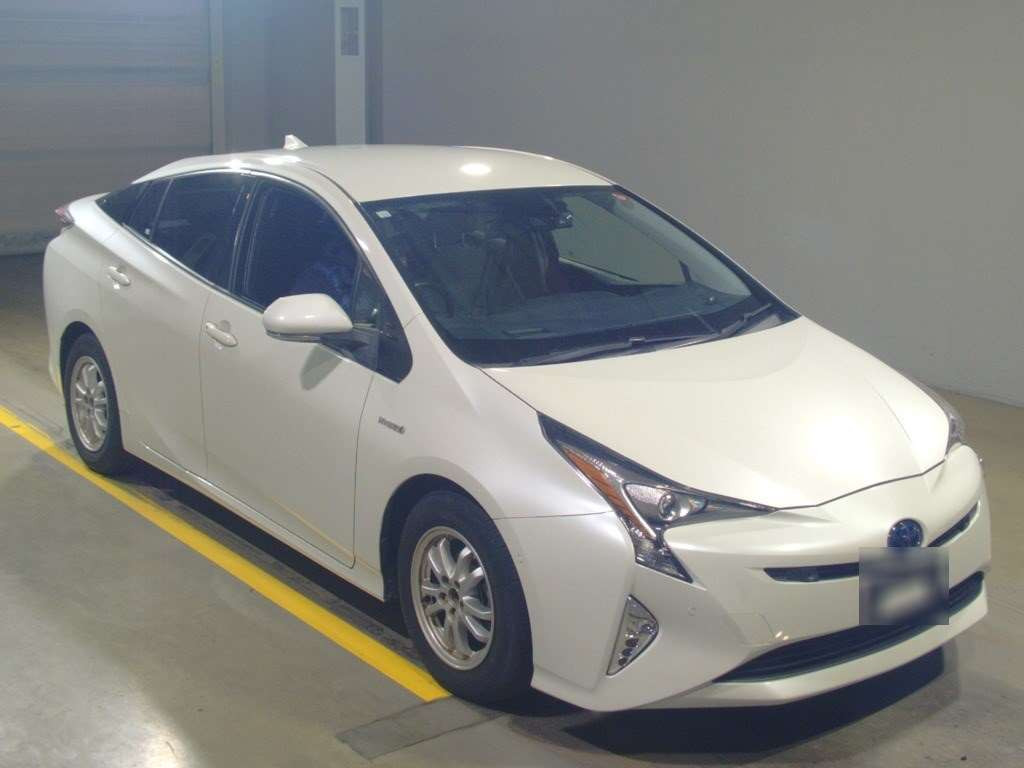 2016 Toyota Prius ZVW50[2]