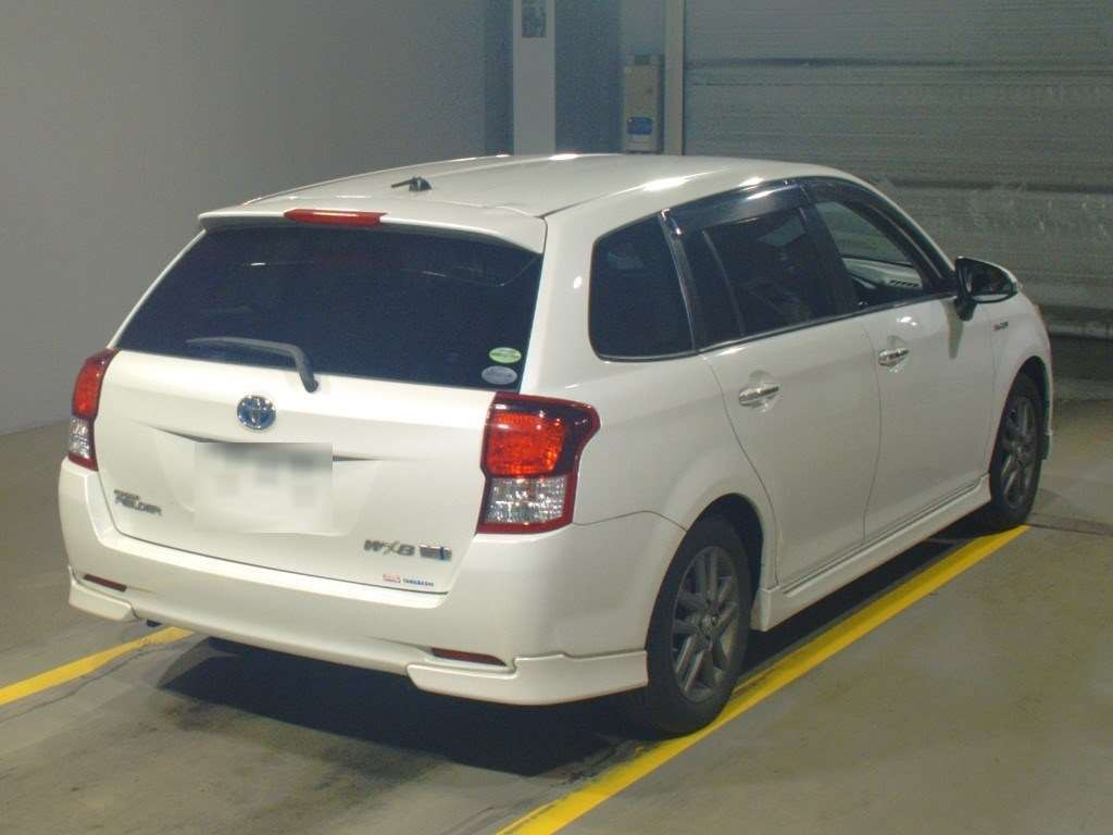 2013 Toyota Corolla Fielder NKE165G[1]