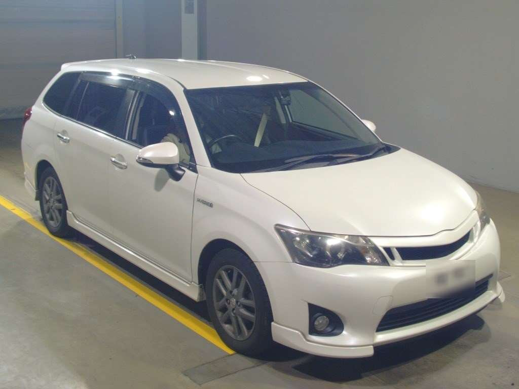 2013 Toyota Corolla Fielder NKE165G[2]