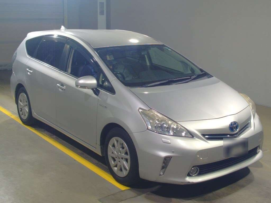 2012 Toyota Prius alpha ZVW40W[2]