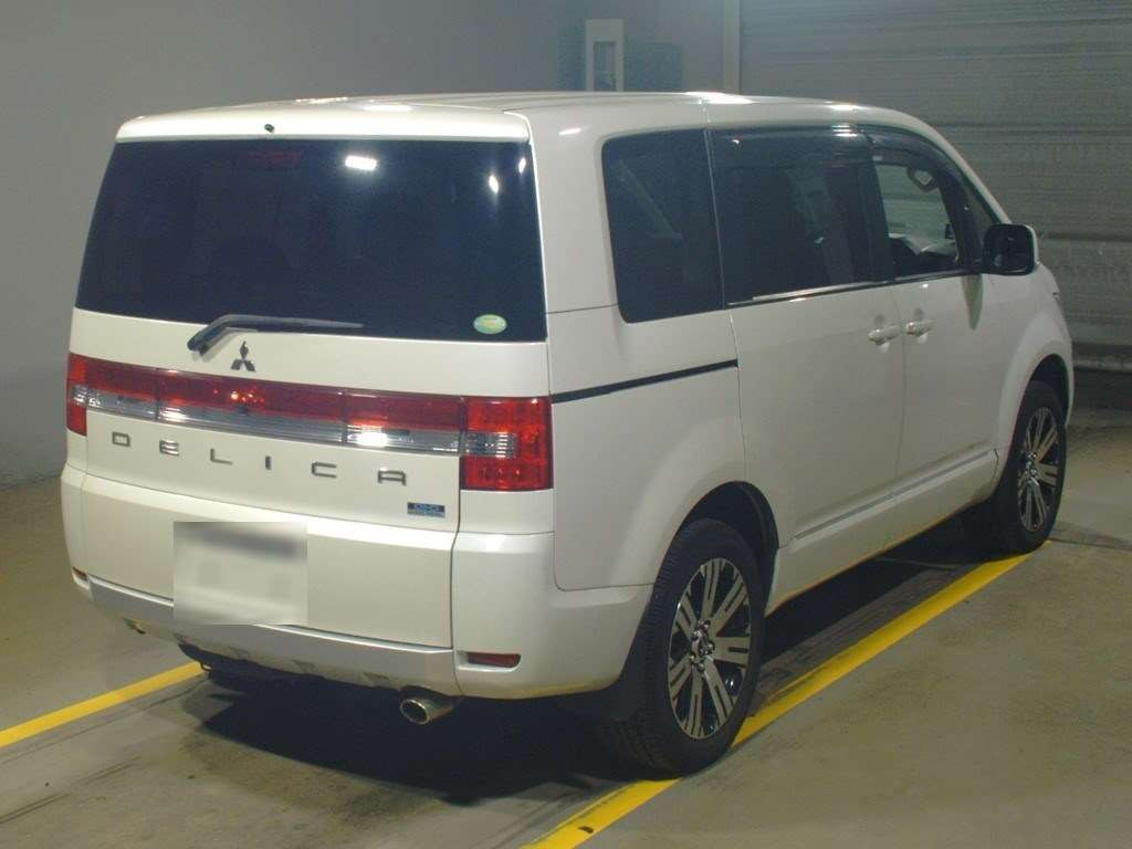 2013 Mitsubishi Delica D5 CV1W[1]