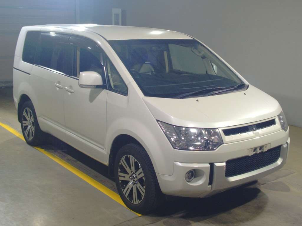 2013 Mitsubishi Delica D5 CV1W[2]