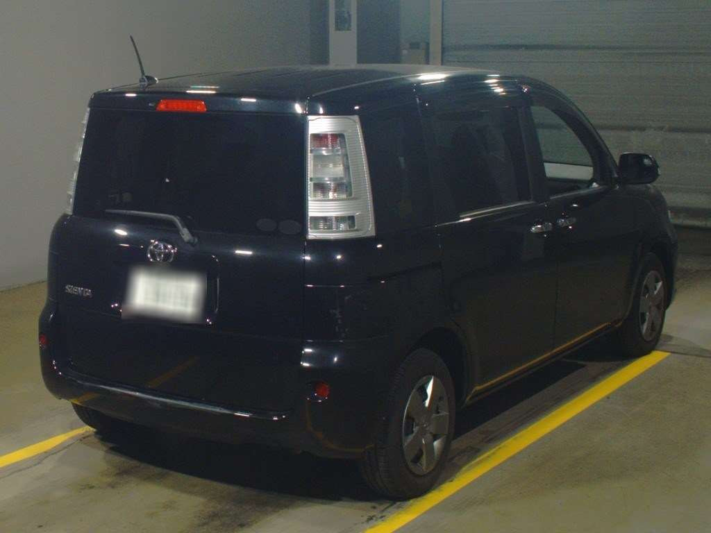 2012 Toyota Sienta NCP81G[1]