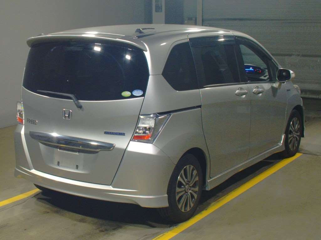 2011 Honda Freed hybrid GP3[1]