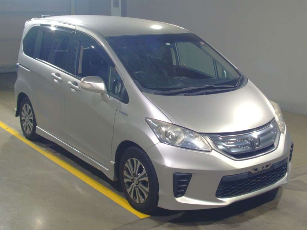 2011 Honda Freed hybrid GP3[2]