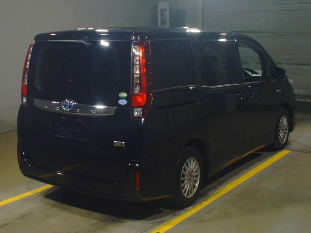 2015 Toyota Noah ZWR80G[1]