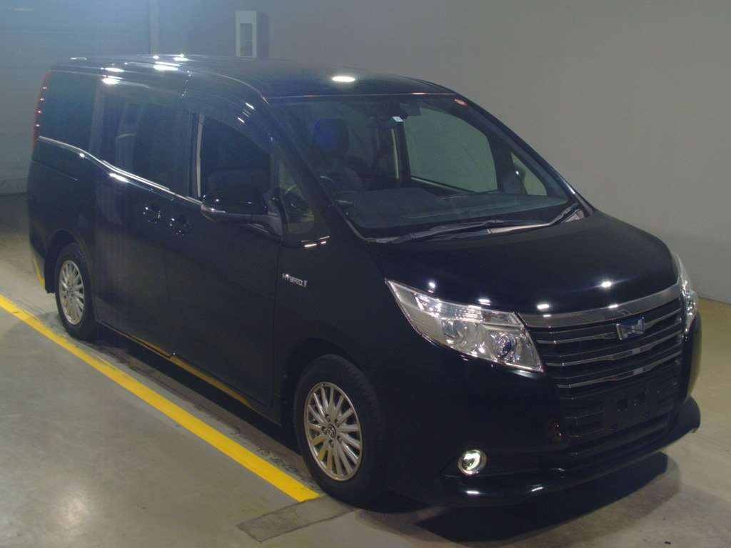 2015 Toyota Noah ZWR80G[2]