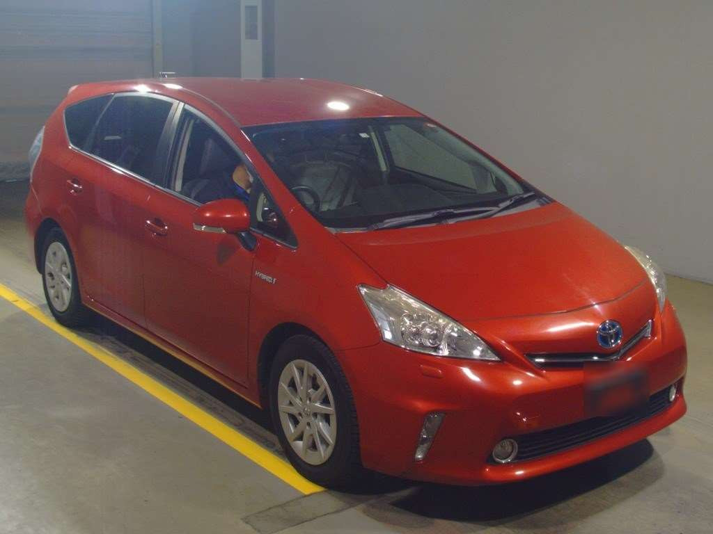 2014 Toyota Prius alpha ZVW41W[2]