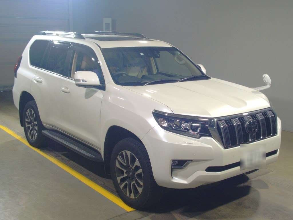 2023 Toyota Land Cruiser Prado TRJ150W[2]