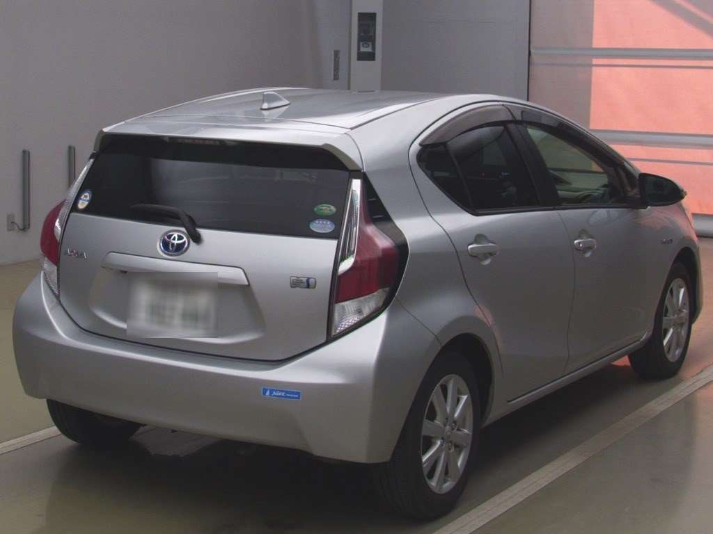 2015 Toyota Aqua NHP10[1]