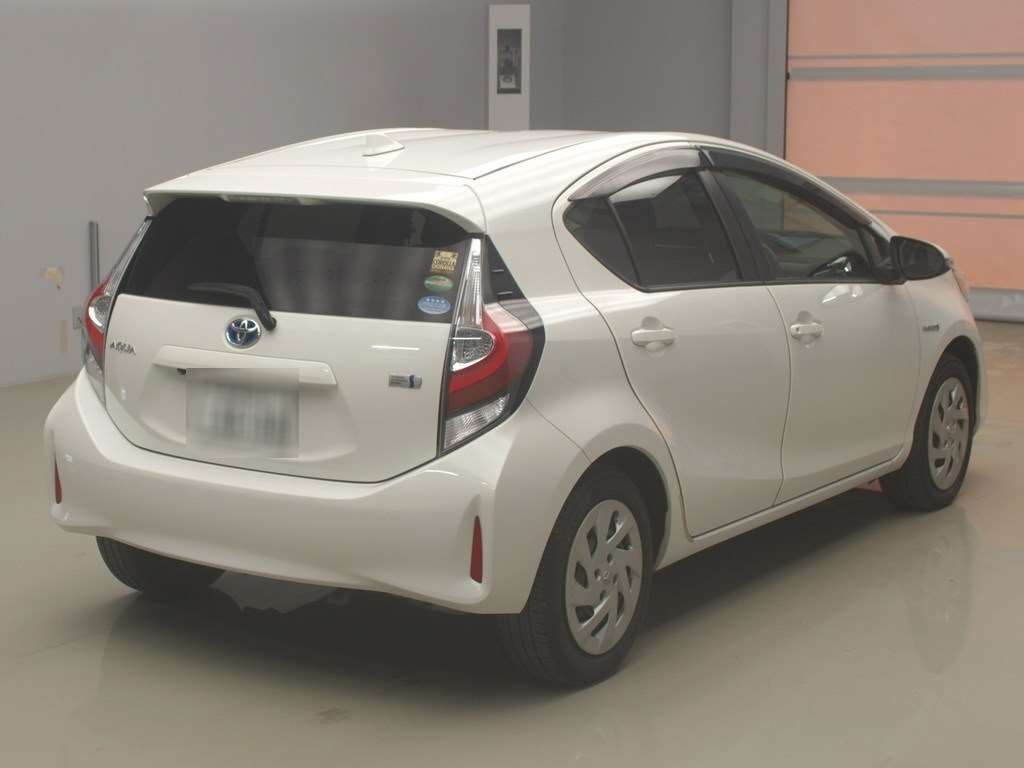 2017 Toyota Aqua NHP10[1]