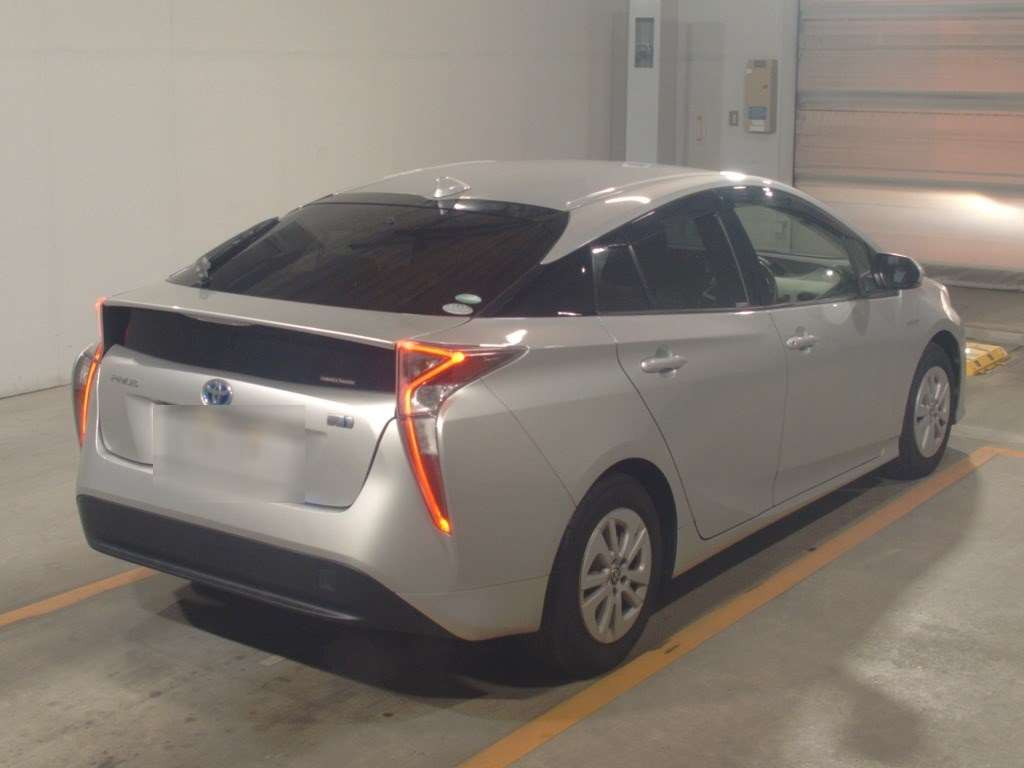 2016 Toyota Prius ZVW50[1]