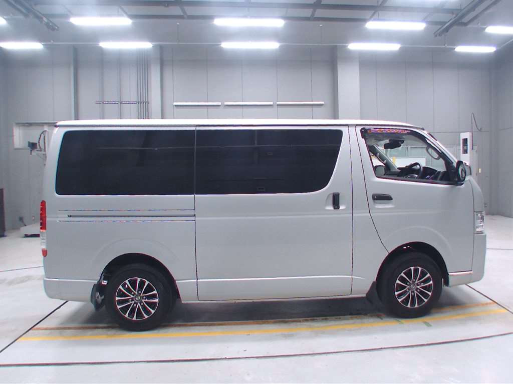 2018 Toyota Hiace Van TRH200V[2]