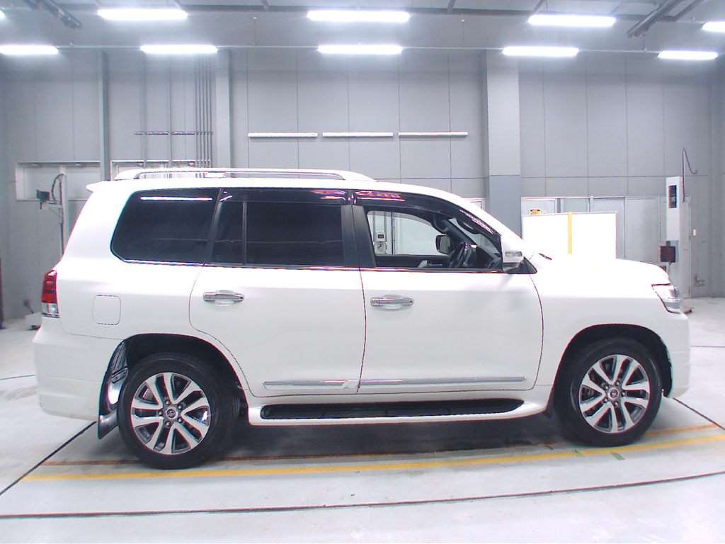 2020 Toyota Land Cruiser URJ202W[2]