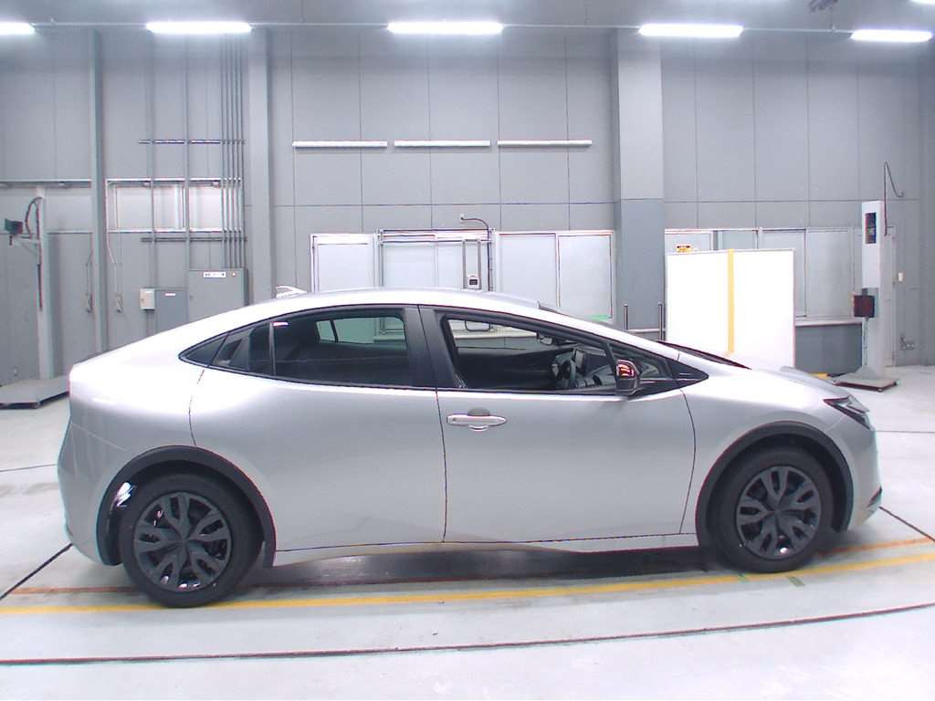 2024 Toyota Prius ZVW60[2]