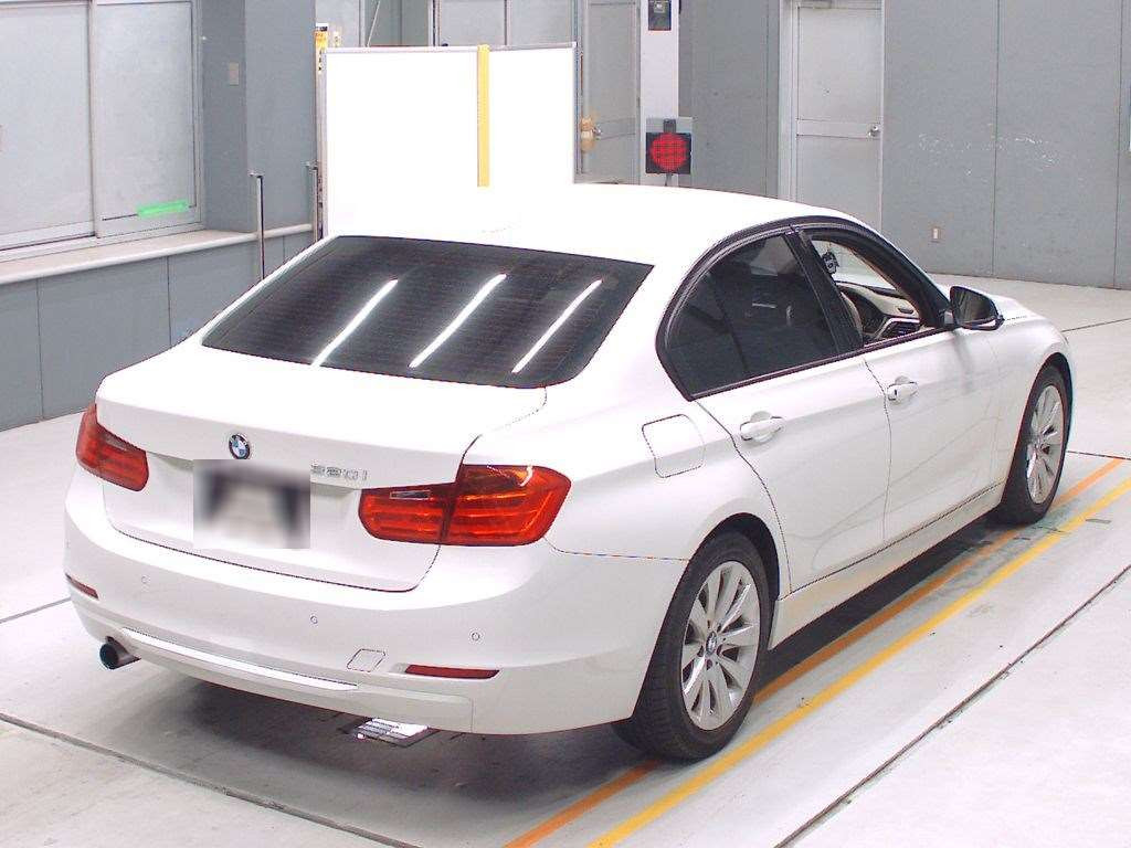 2012 BMW 3 Series 3B20[1]