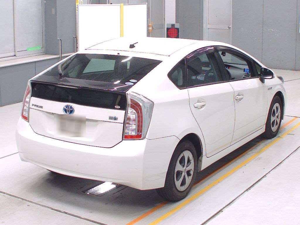 2015 Toyota Prius ZVW30[1]