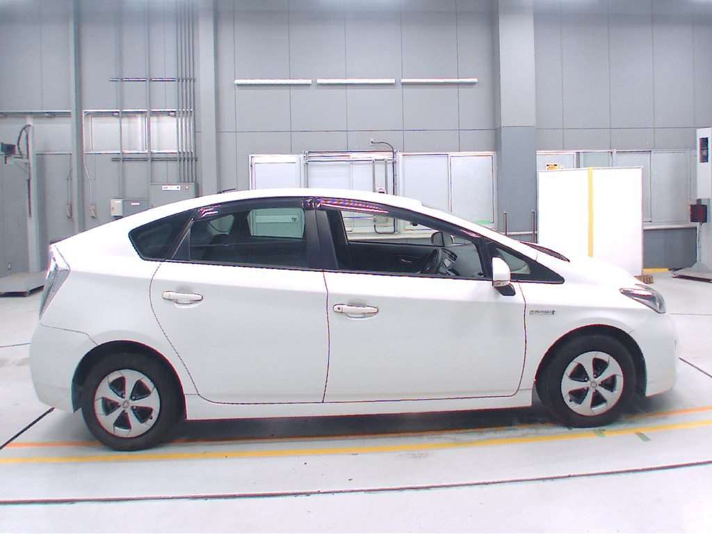 2015 Toyota Prius ZVW30[2]