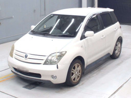 2004 Toyota IST