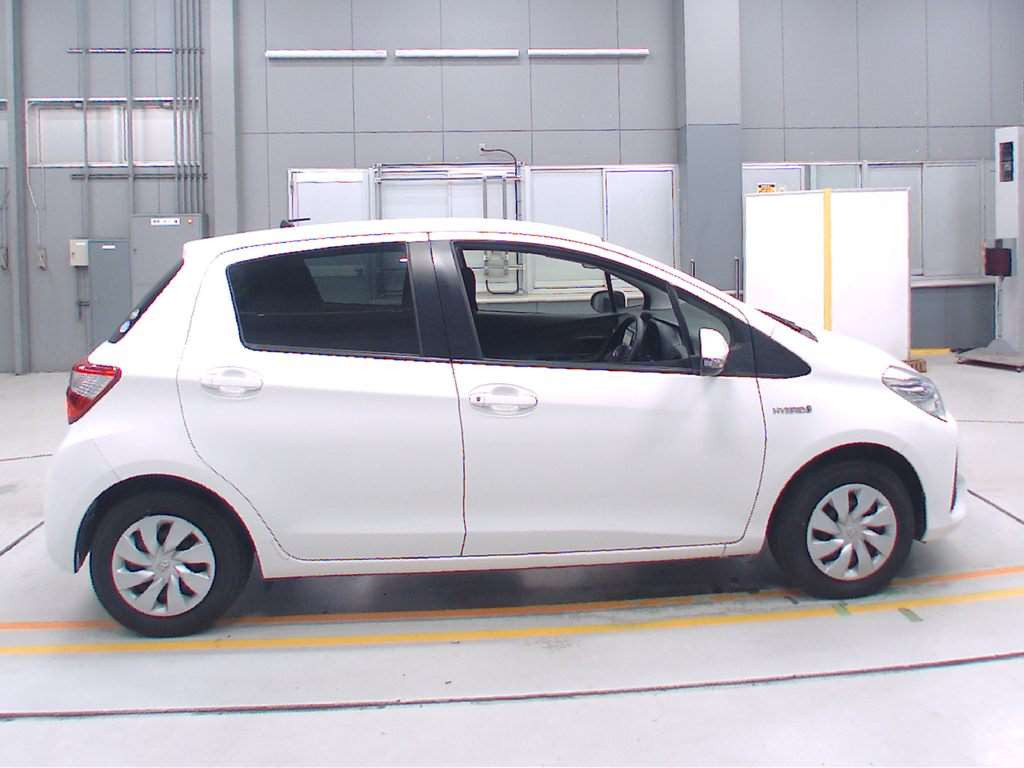 2019 Toyota Vitz NHP130[2]