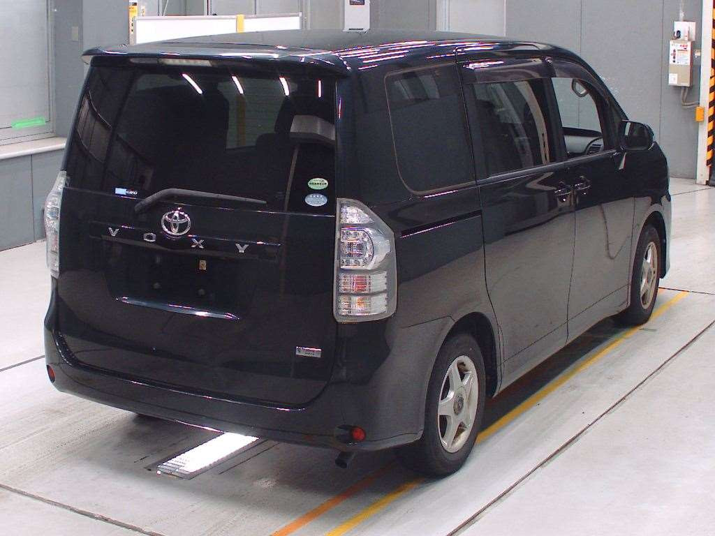 2013 Toyota Voxy ZRR70G[1]