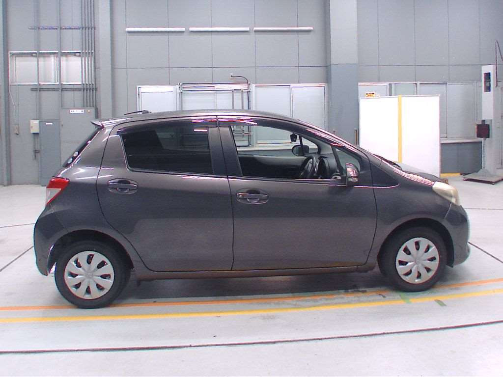 2012 Toyota Vitz NSP130[2]