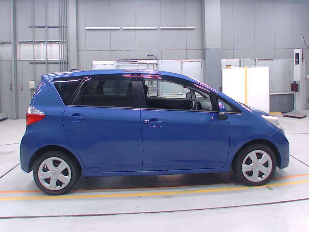 2011 Toyota Ractis NSP120[2]