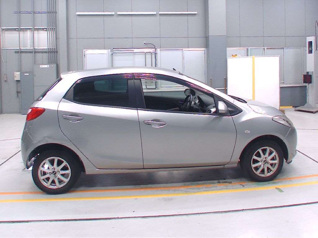 2011 Mazda Demio DE3FS[2]