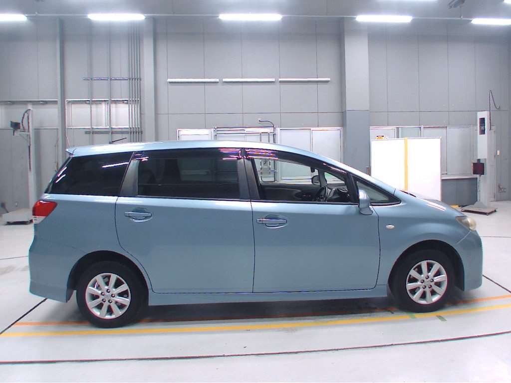 2011 Toyota Wish ZGE25W[2]