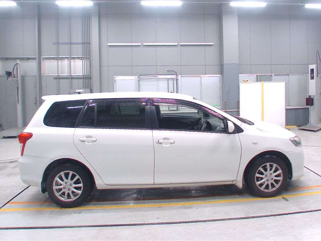 2010 Toyota Corolla Fielder NZE141G[2]