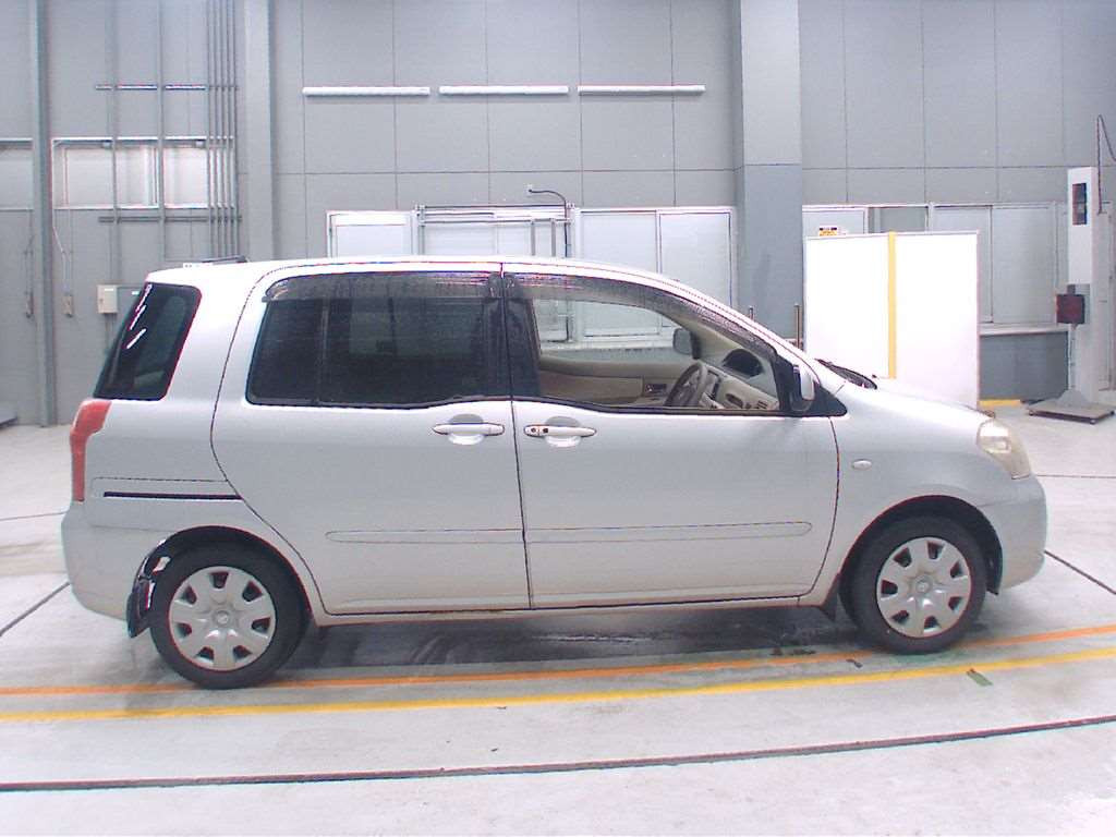 2006 Toyota Raum NCZ20[2]