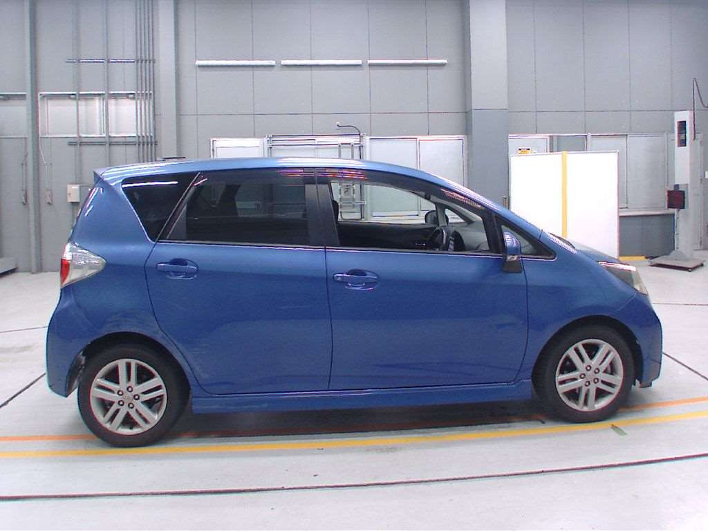 2012 Toyota Ractis NCP120[2]