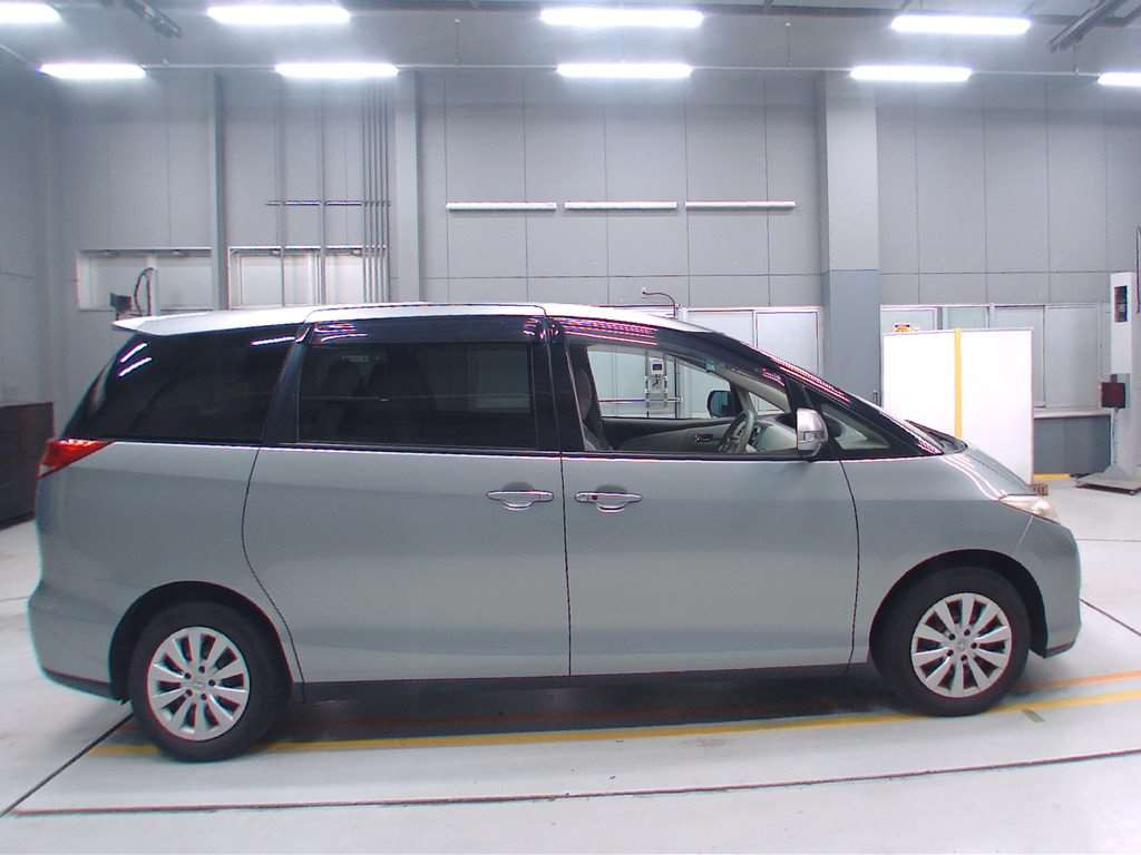 2010 Toyota Estima ACR50W[2]